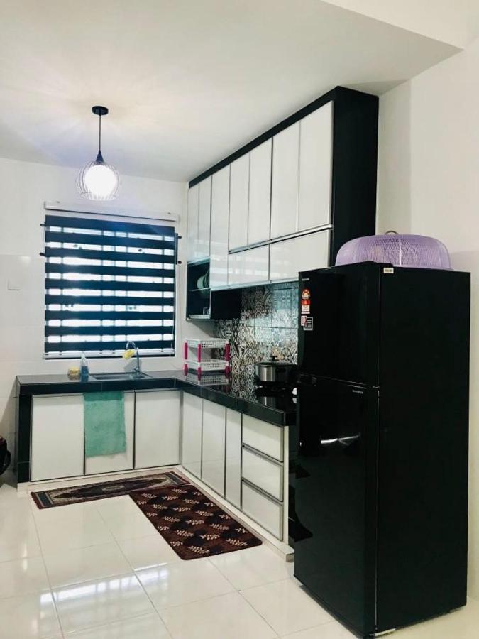 Chempaka Homestay Сери Искандар Екстериор снимка
