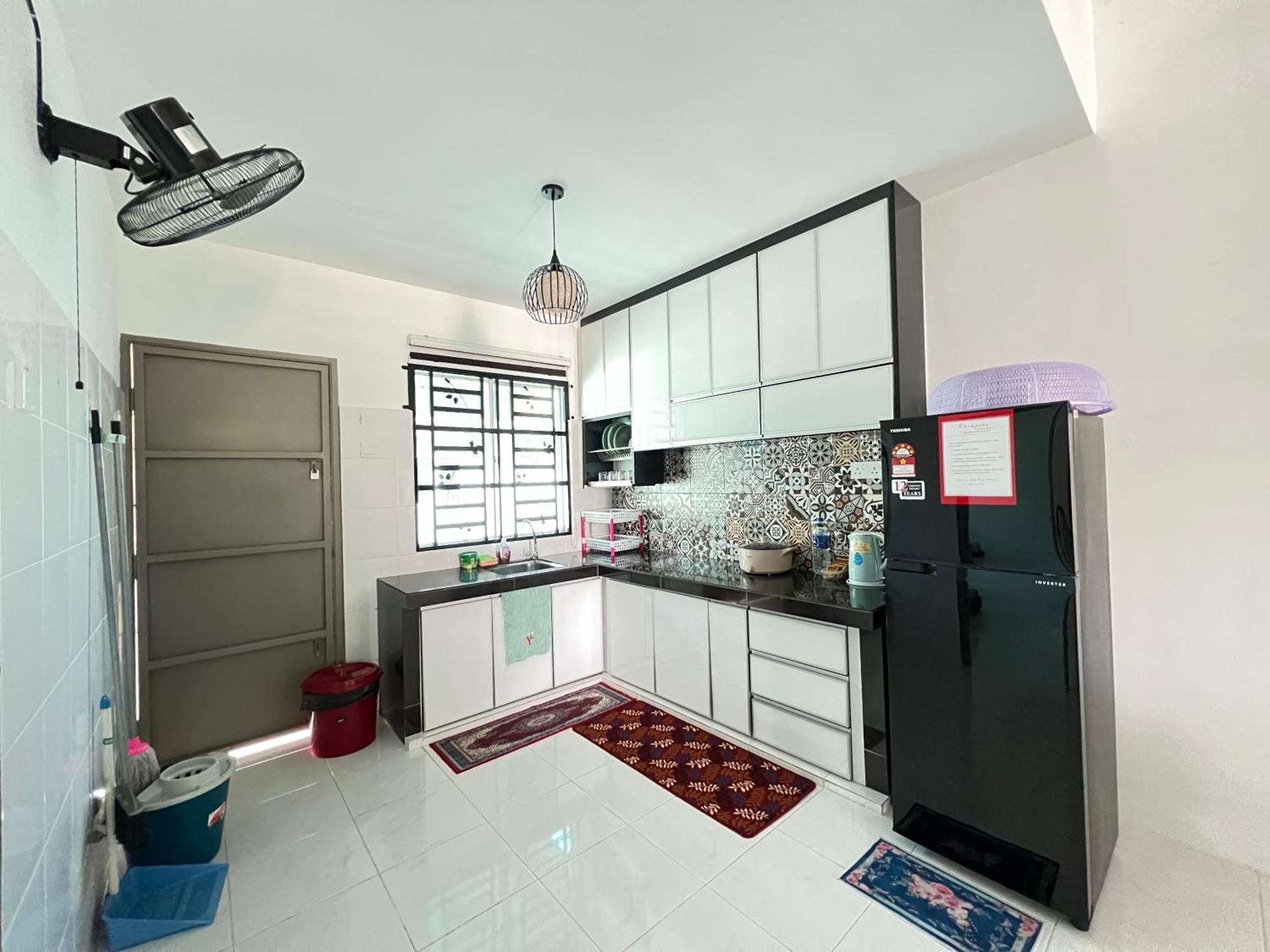 Chempaka Homestay Сери Искандар Екстериор снимка