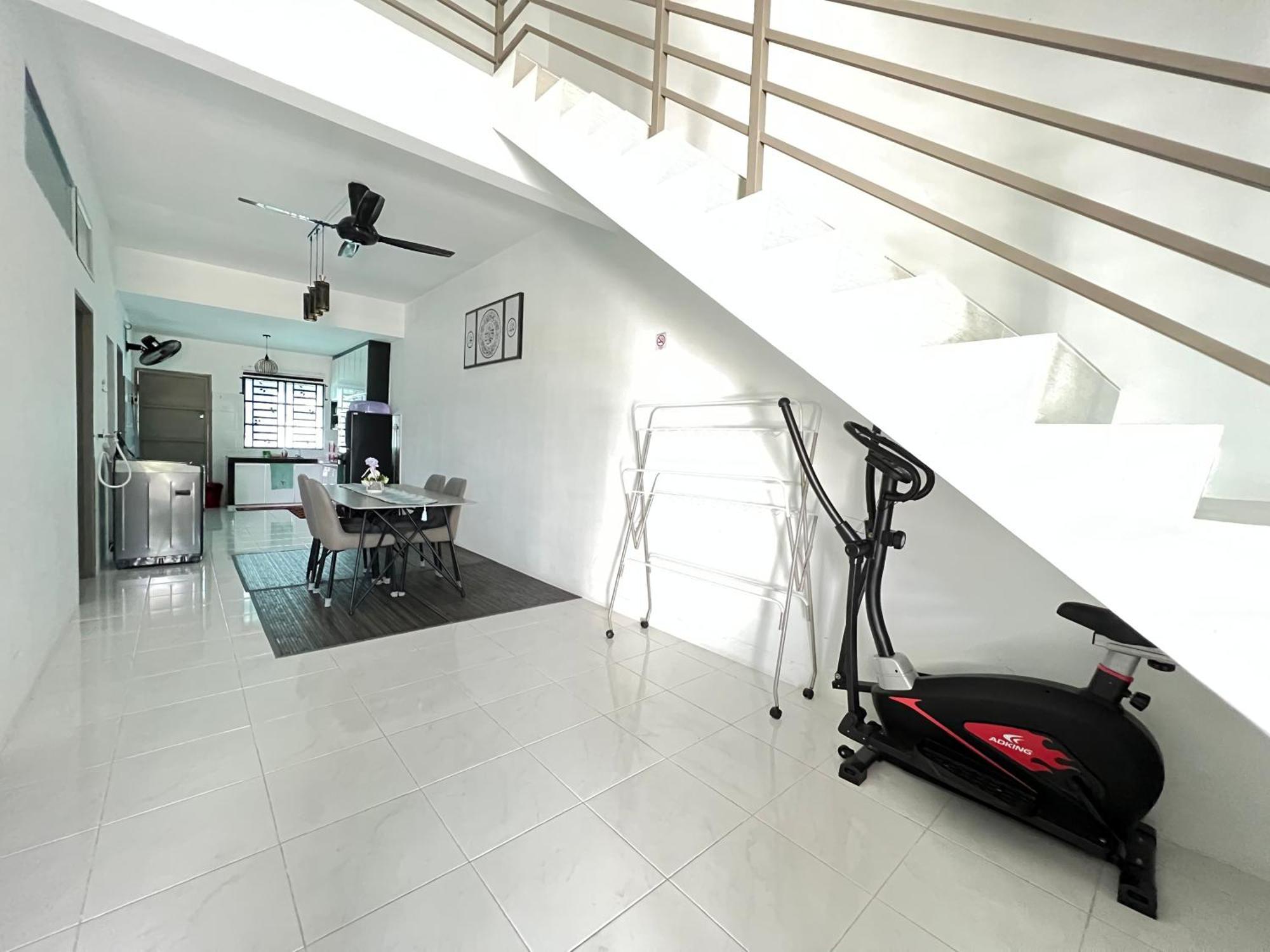 Chempaka Homestay Сери Искандар Екстериор снимка